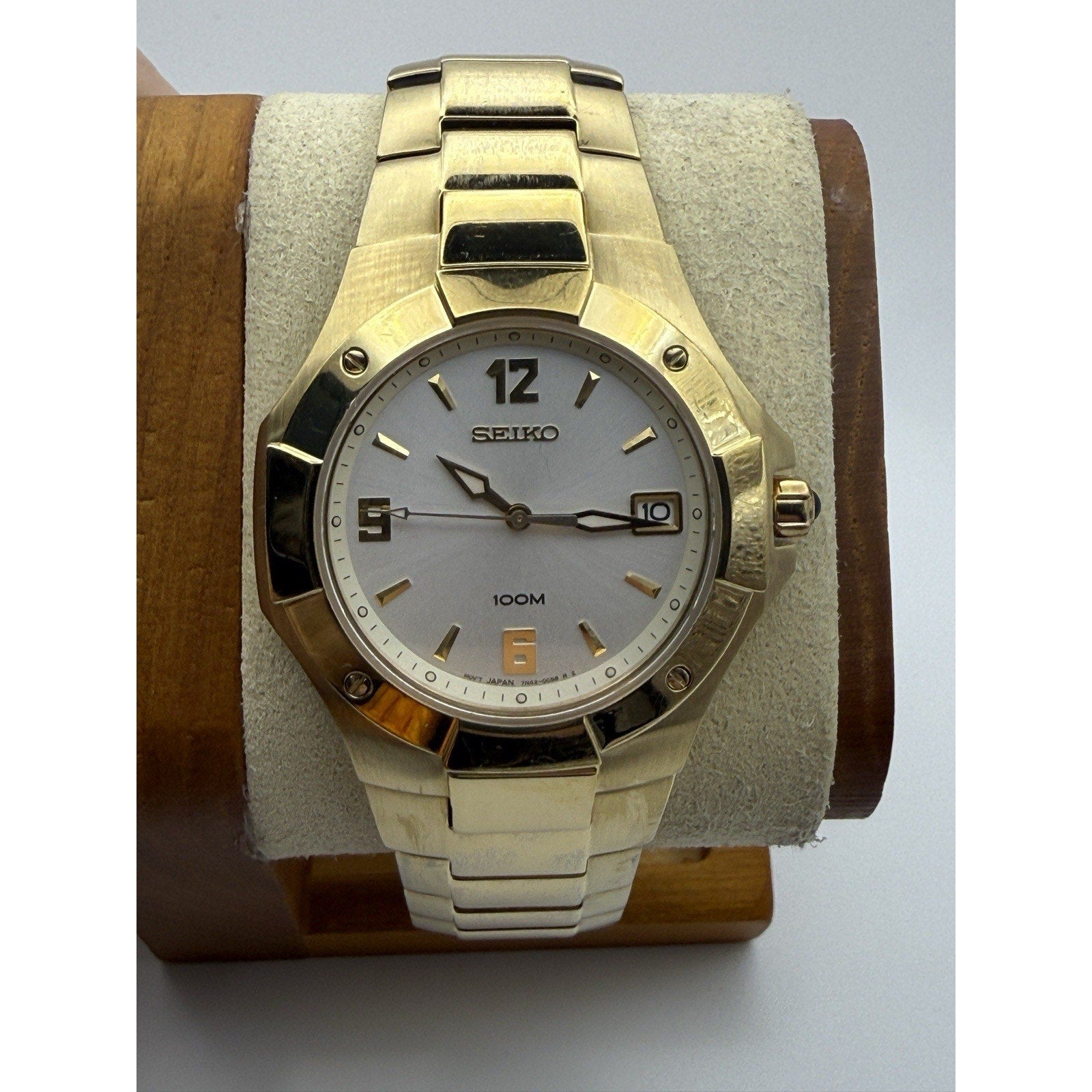 Seiko 7N42-0GE0 Gold Tone Quartz Watch Silver Sunburst Dial 100M Cabochon Crown