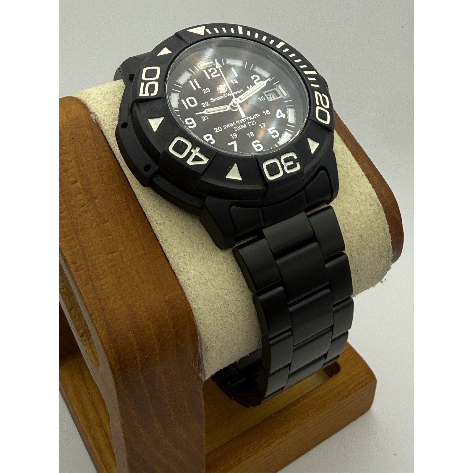 NIB Smith & Wesson SWW-357-SS Tactical Watch - 200M - Swiss MB-Microtec Glow