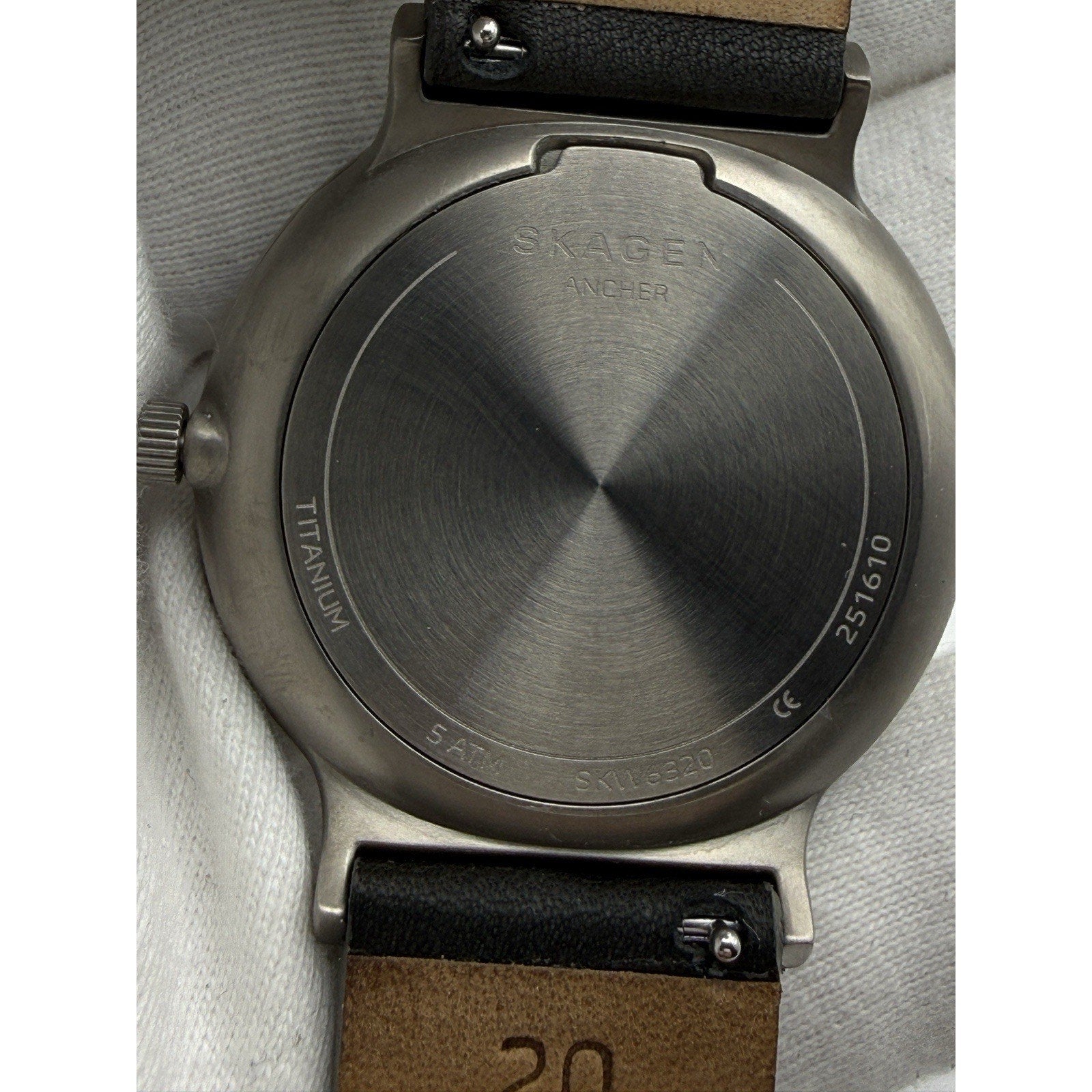 Skagen Ancher Titanium Slim Quartz Grey Dial Leather Watch SKW6320 w/ Box - EX