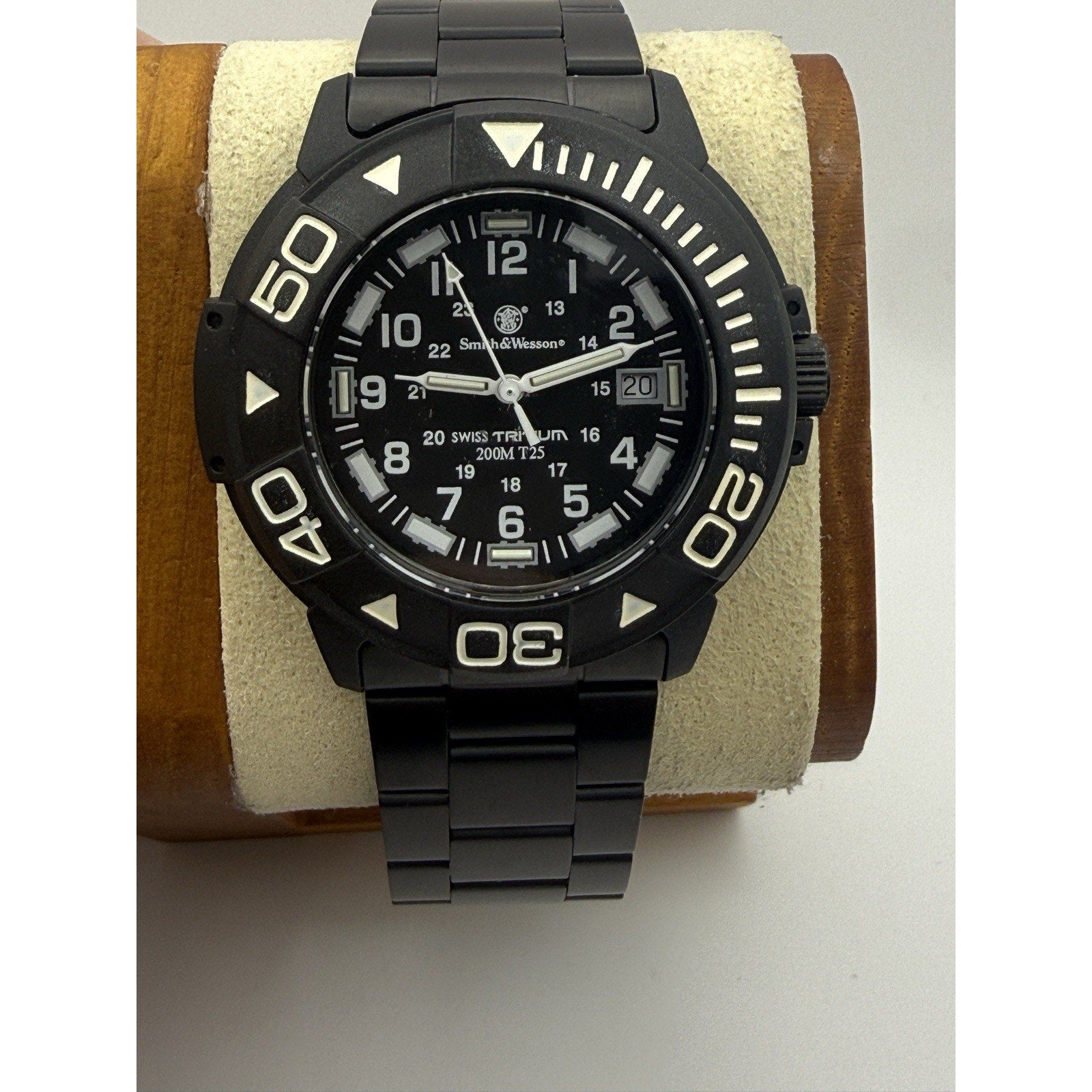 NIB Smith & Wesson SWW-357-SS Tactical Watch - 200M - Swiss MB-Microtec Glow