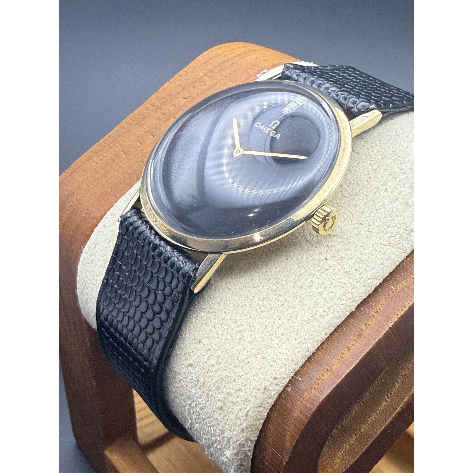 Vintage 14K Solid Gold Omega Diamond Accent Black Dial Hand-Wind Watch Ref D6672