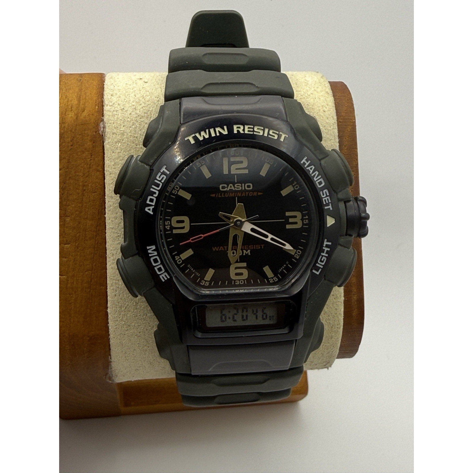 Rare Casio TRT-500 Twin Resist Illuminator - Japan Mov't - w/ Stand & Box