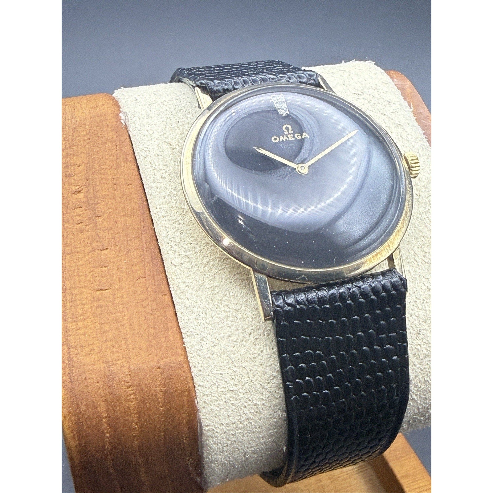 Vintage 14K Solid Gold Omega Diamond Accent Black Dial Hand-Wind Watch Ref D6672