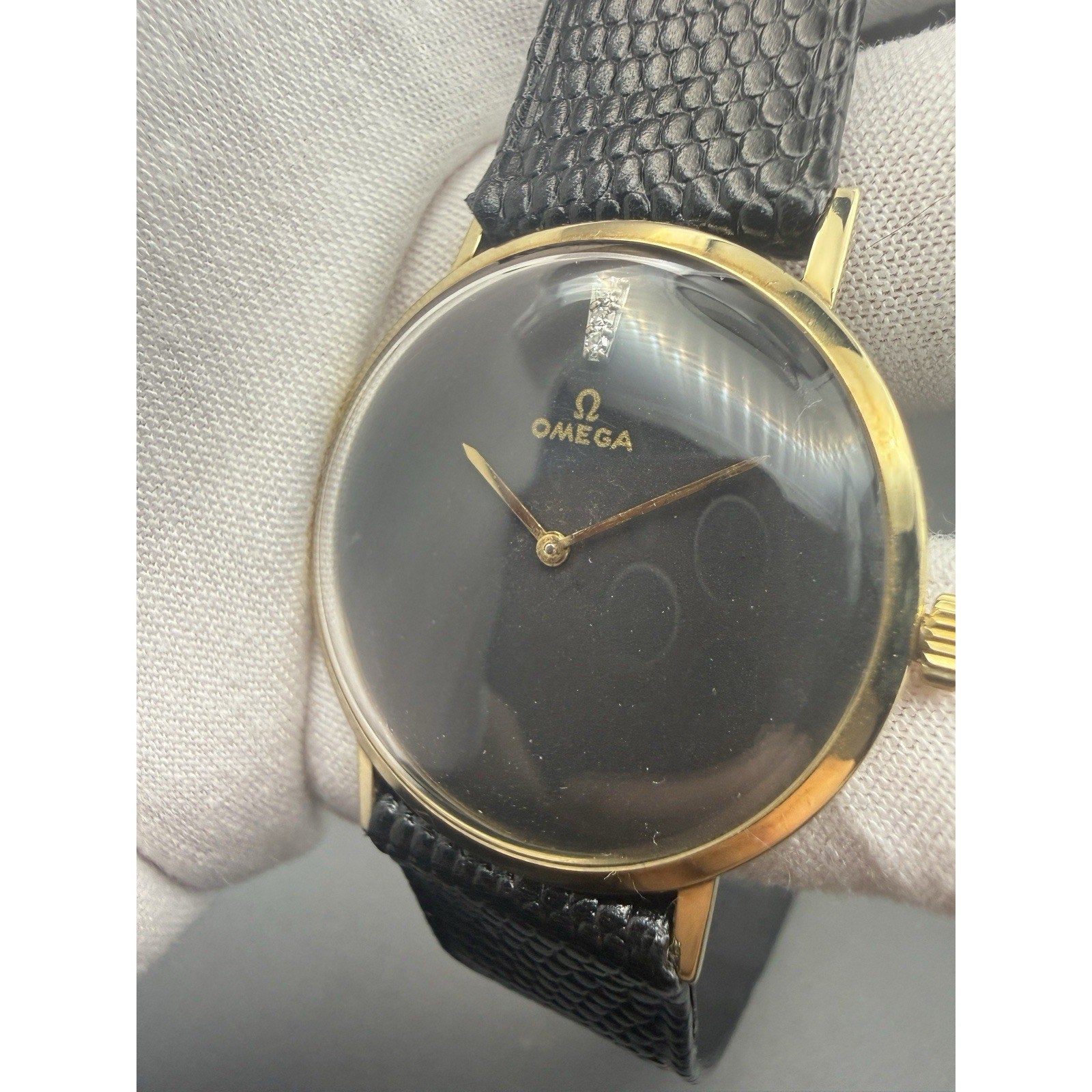 Vintage 14K Solid Gold Omega Diamond Accent Black Dial Hand-Wind Watch Ref D6672