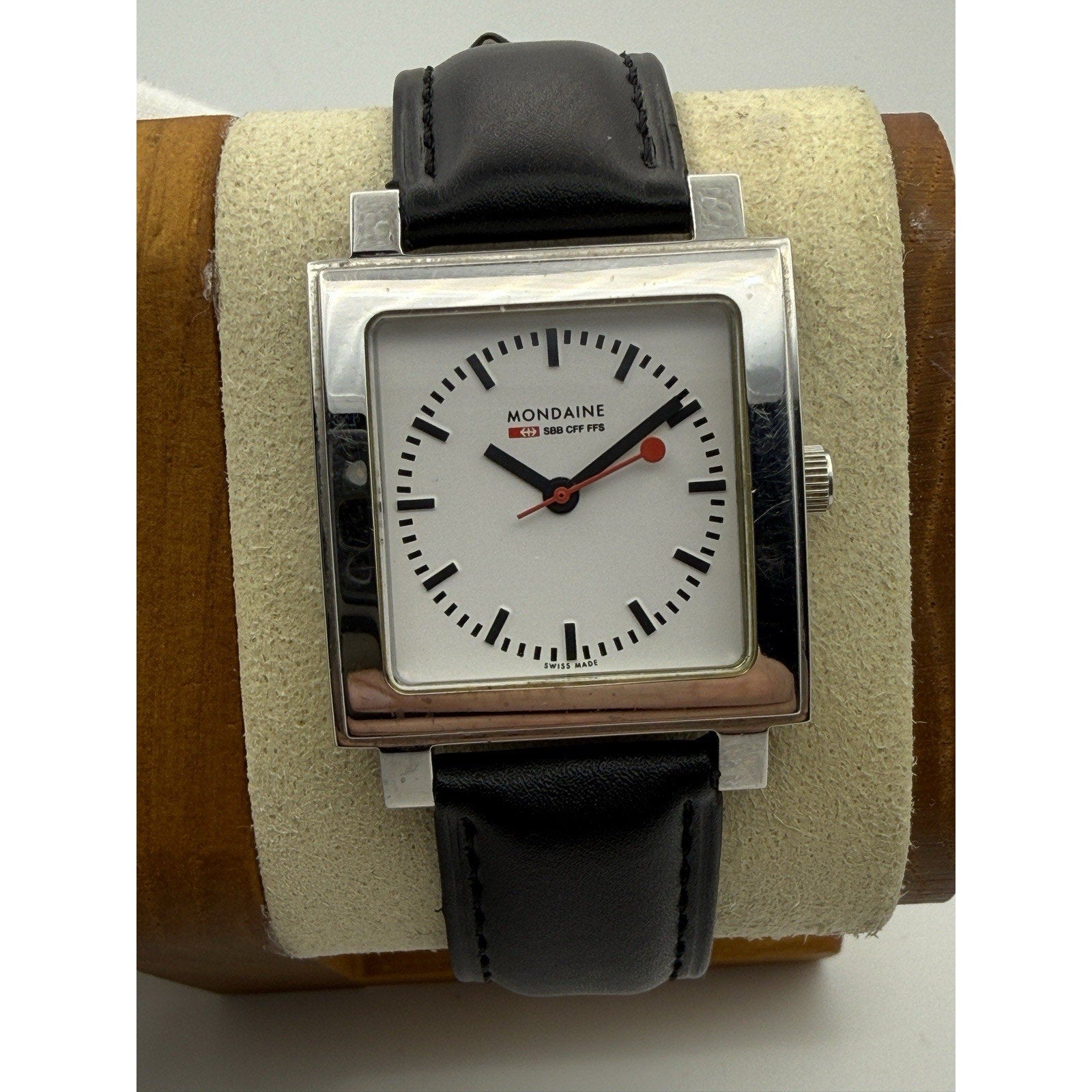 Mondaine Swiss Railway Watch Square Design Line SBB CFF FFS Quartz Box/Papers